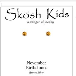 SKOSH Birthstone silver earrings ! New 🎄
Soooo cute and well made ! SALE
